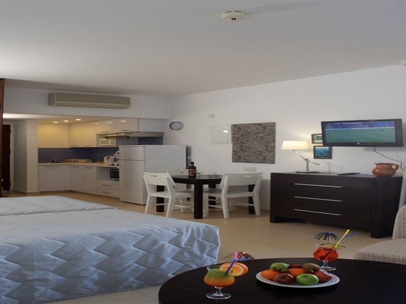 Marismare Apartments Айя Напа Екстериор снимка