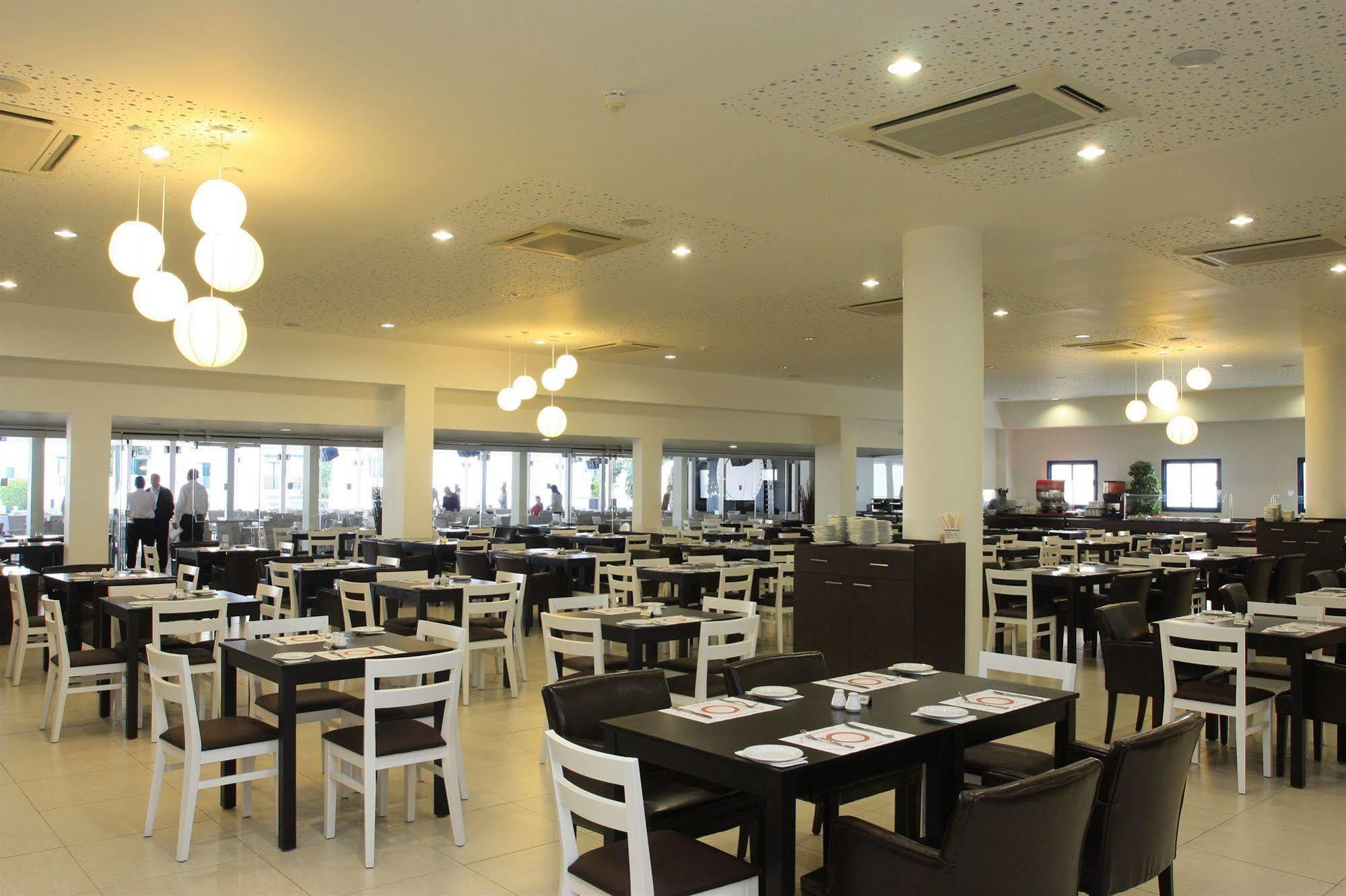 Marismare Apartments Айя Напа Ресторант снимка